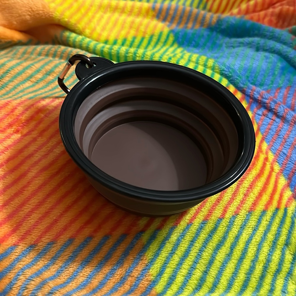 Clip On Collapsible Travel Water Bowl